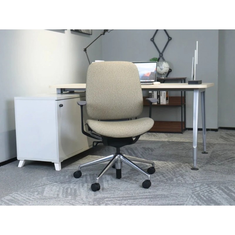 Крісло офісне OSCAR хакі тканина / алюміній Intarsio