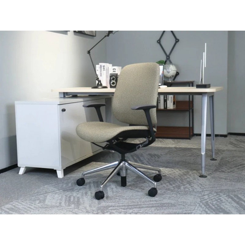 Крісло офісне OSCAR хакі тканина / алюміній Intarsio