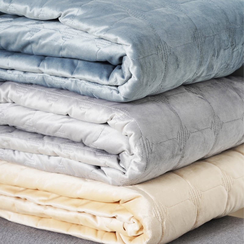 Покривало стьобане Viluta Велюр 210х240 (+ наволочки 50х70 2 од.) Monument